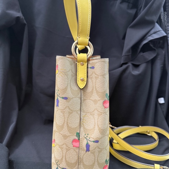 Coach Bucket Purse - Picture 9 of 12